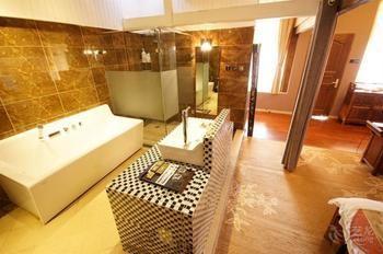 Nobles Living Castle Hotel Lijiang  Exterior photo