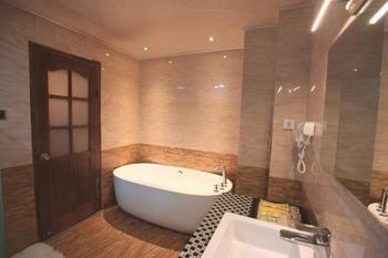 Nobles Living Castle Hotel Lijiang  Exterior photo